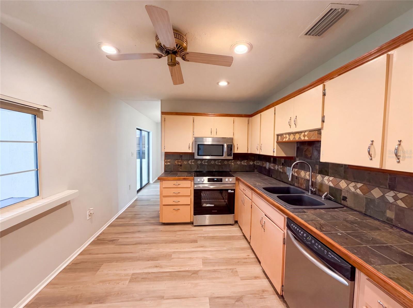 466 LELAND DRIVE