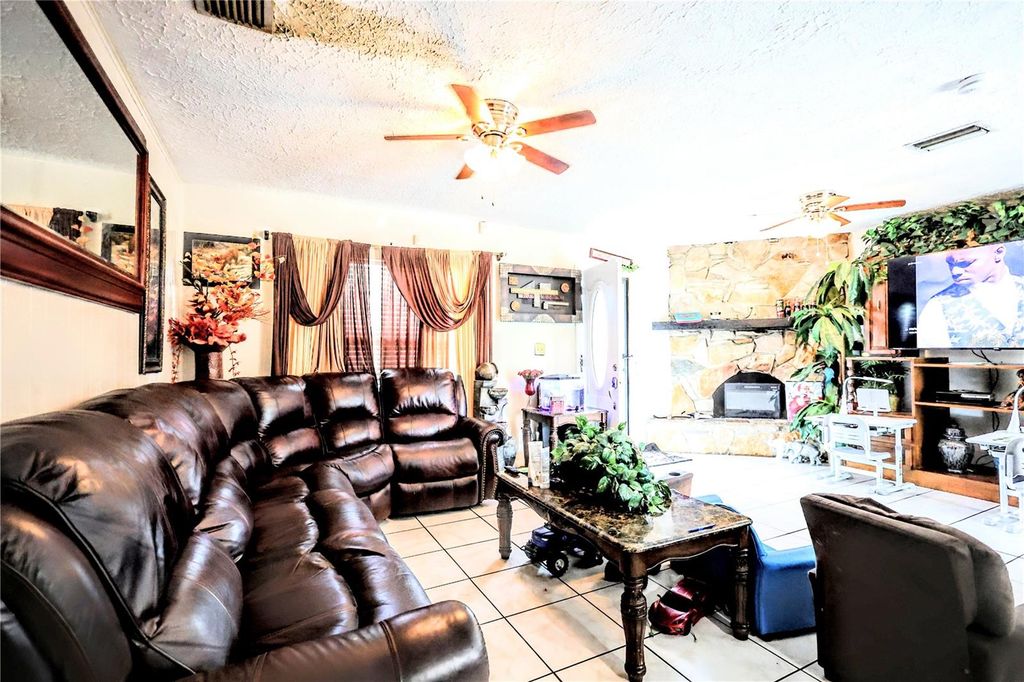 Photo of 11411 N 19th Street, Tampa, FL 33612 (MLS # TB8387814)