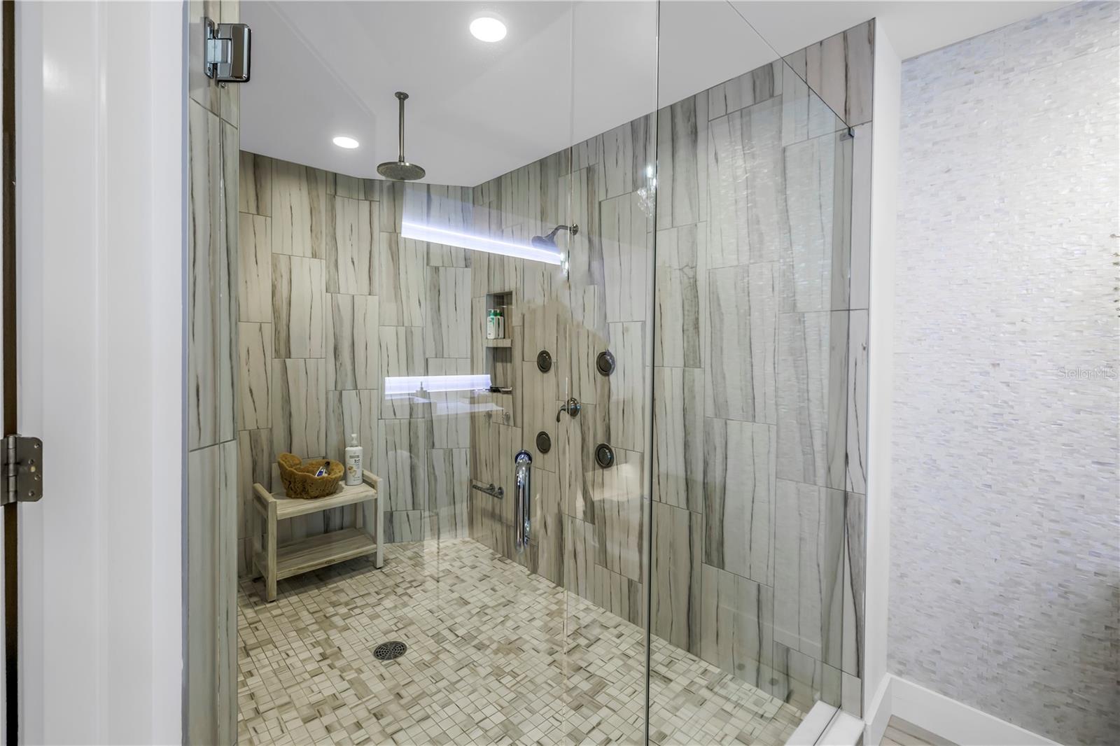 ONELLA CONDO - Residential