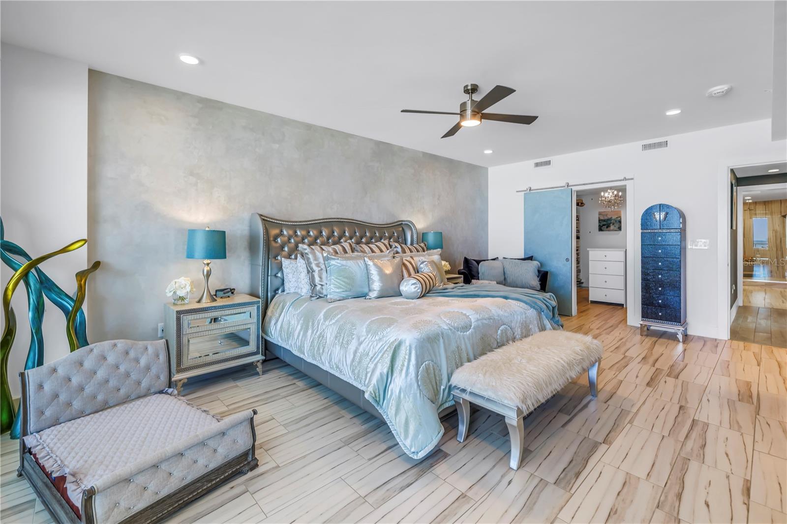 ONELLA CONDO - Residential