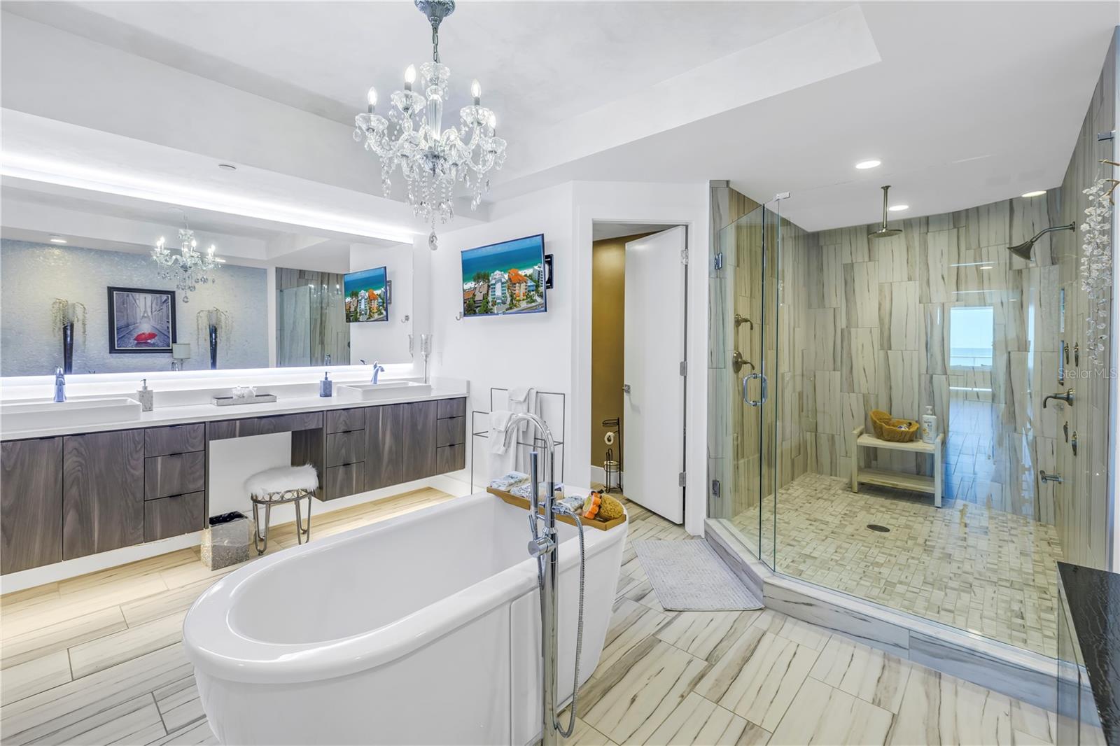 ONELLA CONDO - Residential