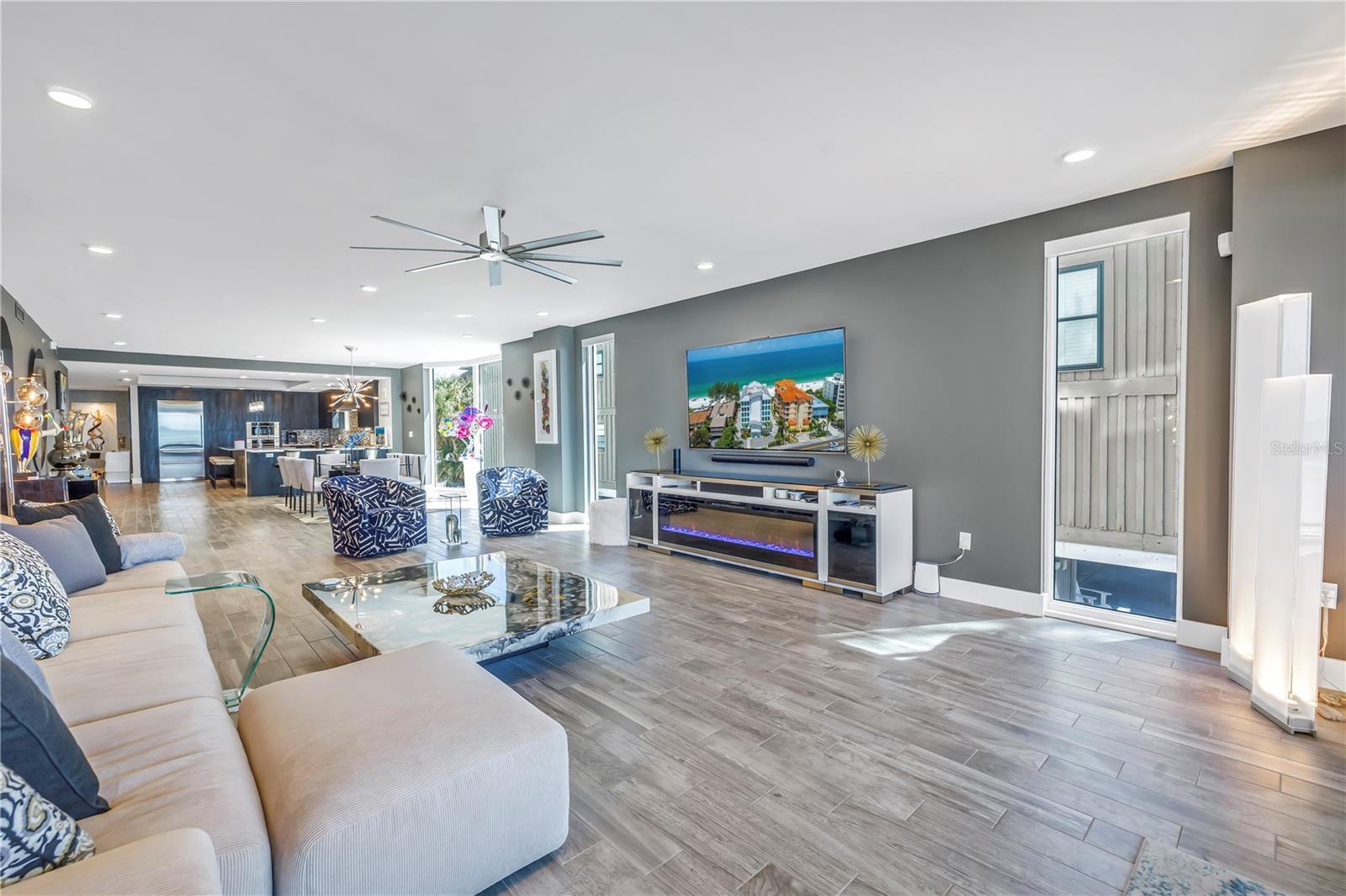 ONELLA CONDO - Residential