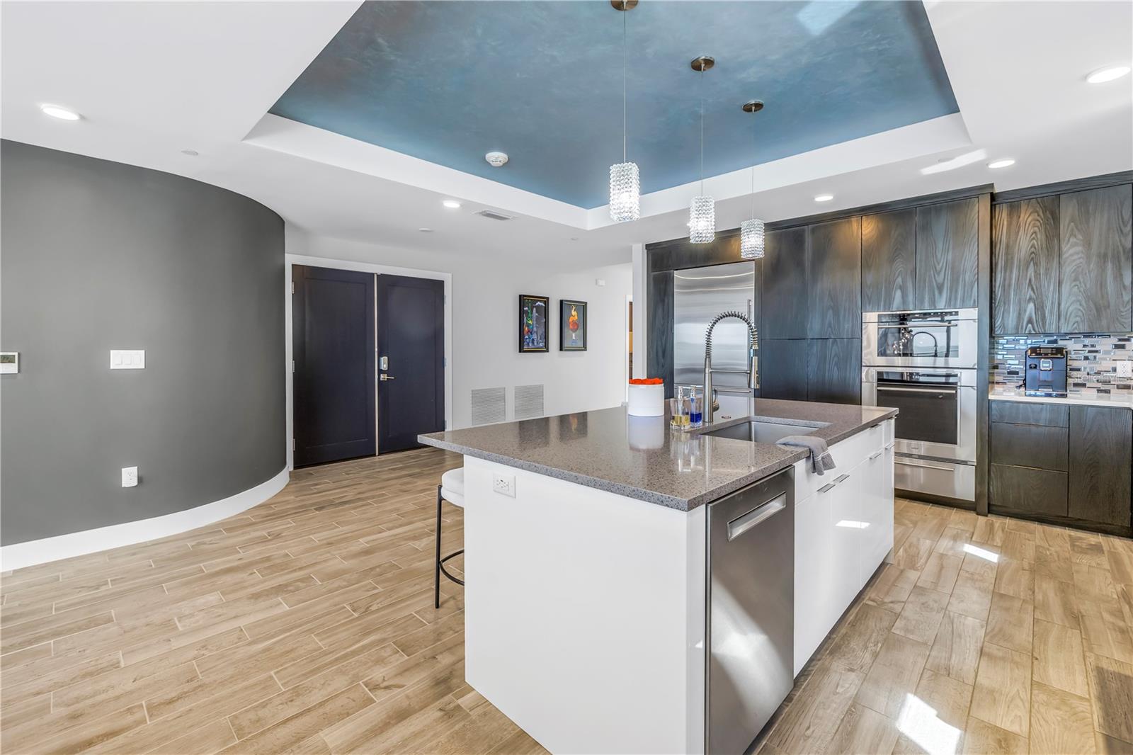 ONELLA CONDO - Residential