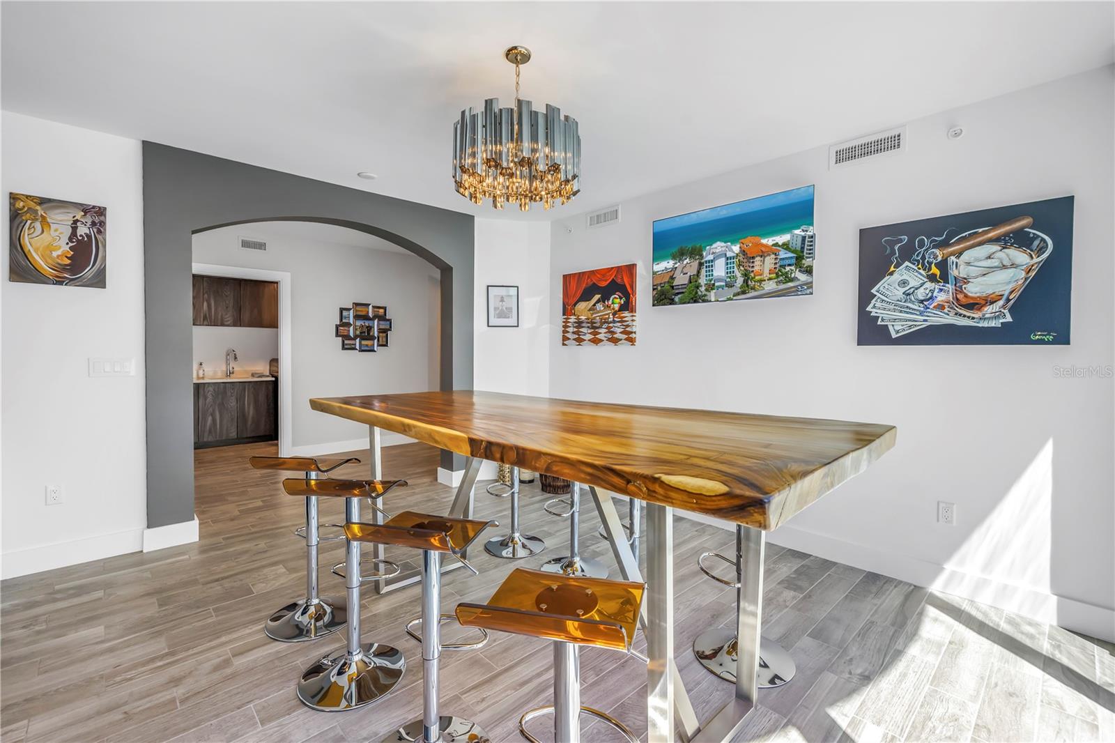 ONELLA CONDO - Residential