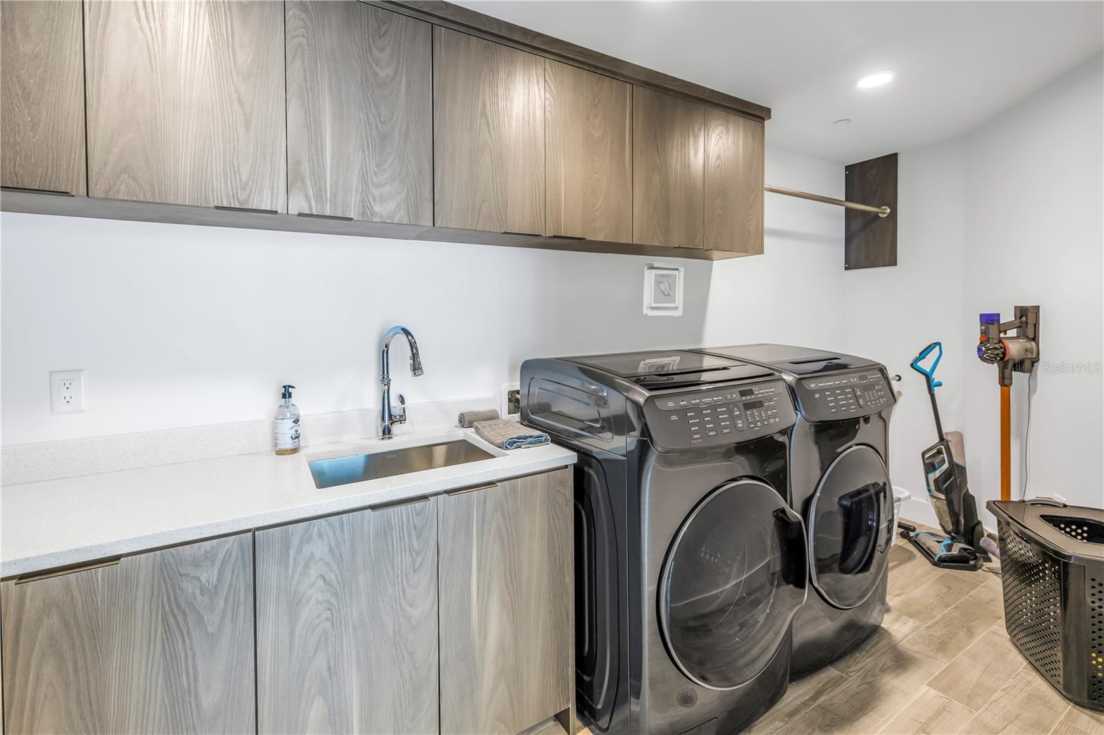 ONELLA CONDO - Residential