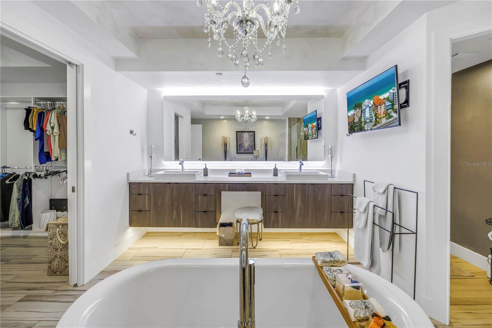 ONELLA CONDO - Residential