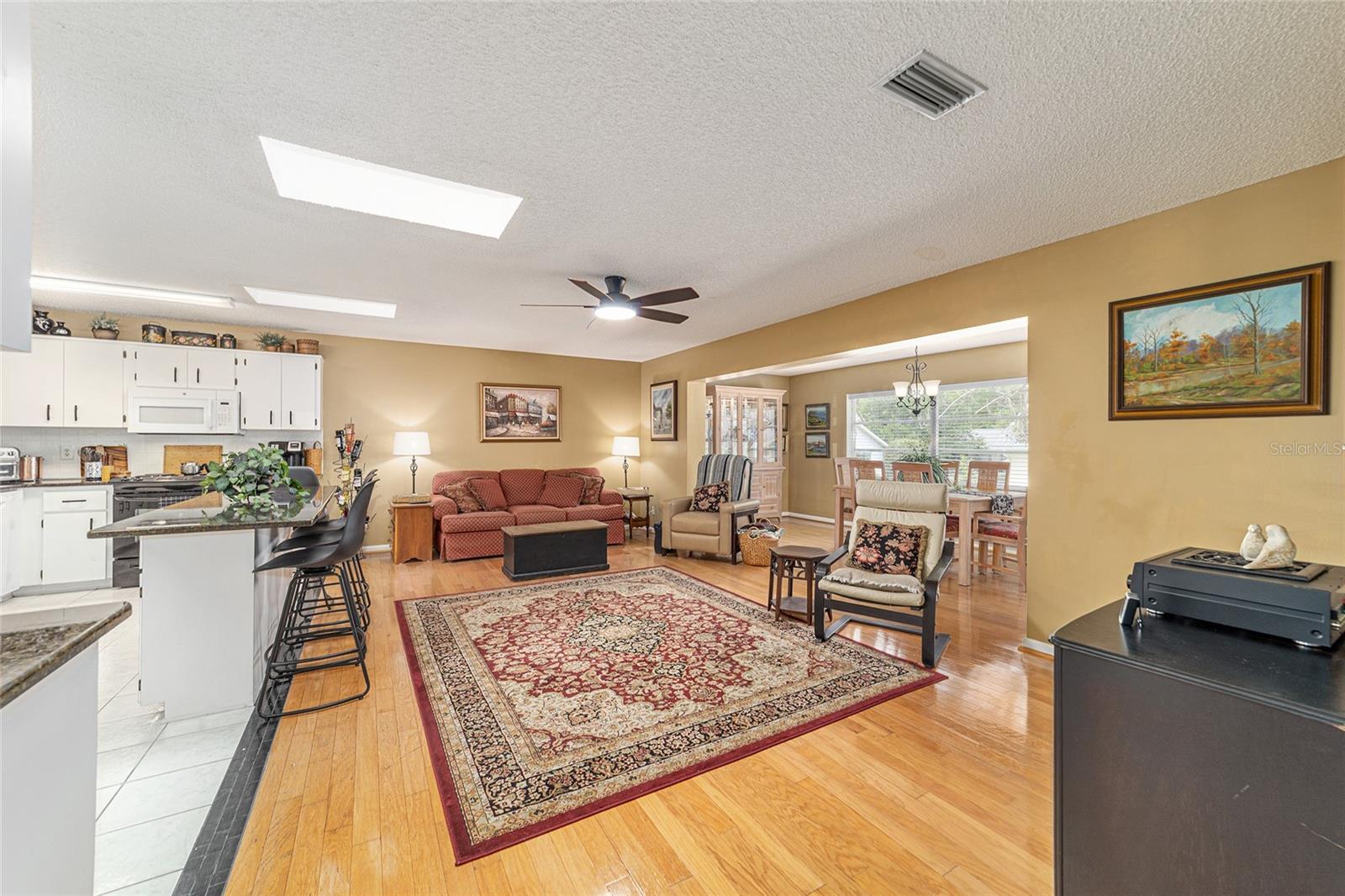 ON TOP OF THE WORLD - Residential