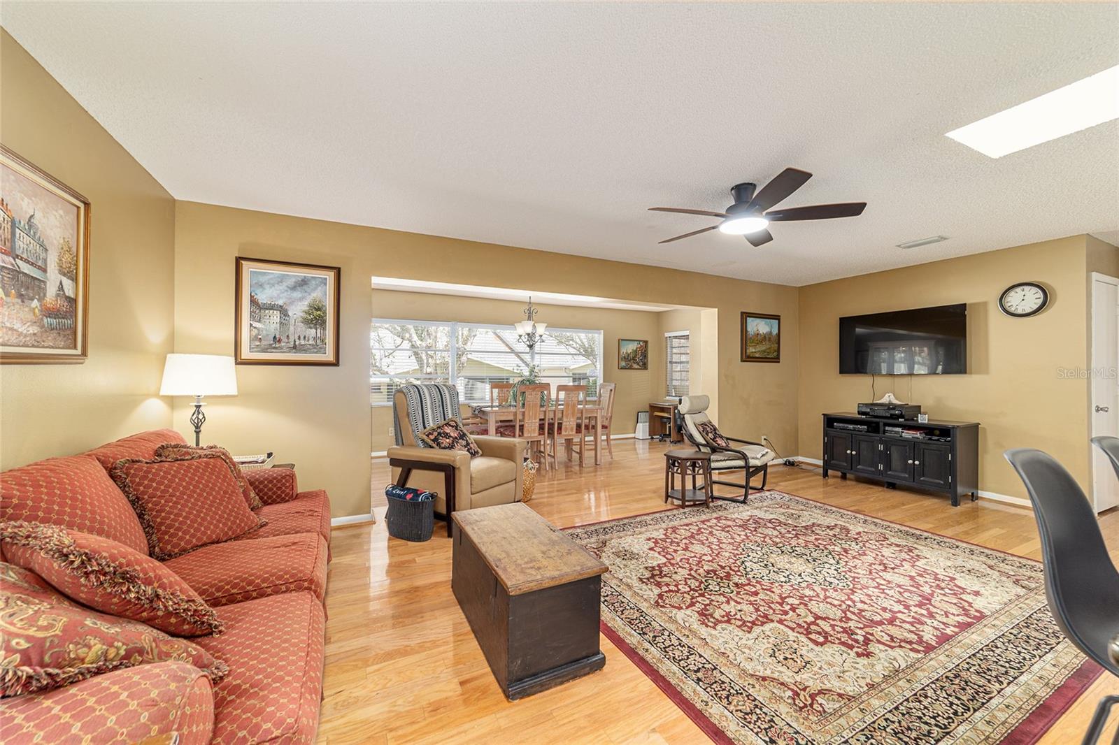 ON TOP OF THE WORLD - Residential