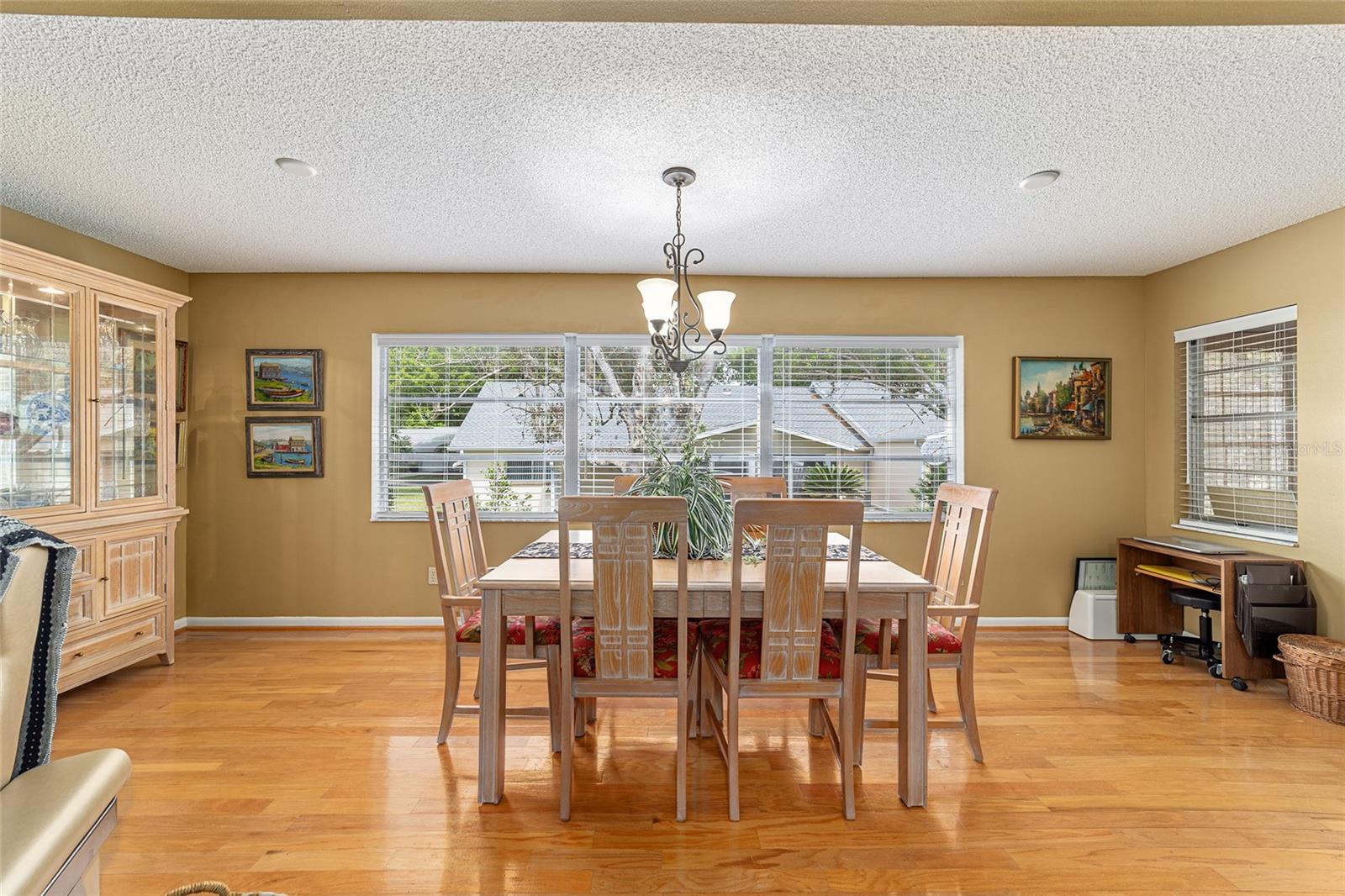 ON TOP OF THE WORLD - Residential