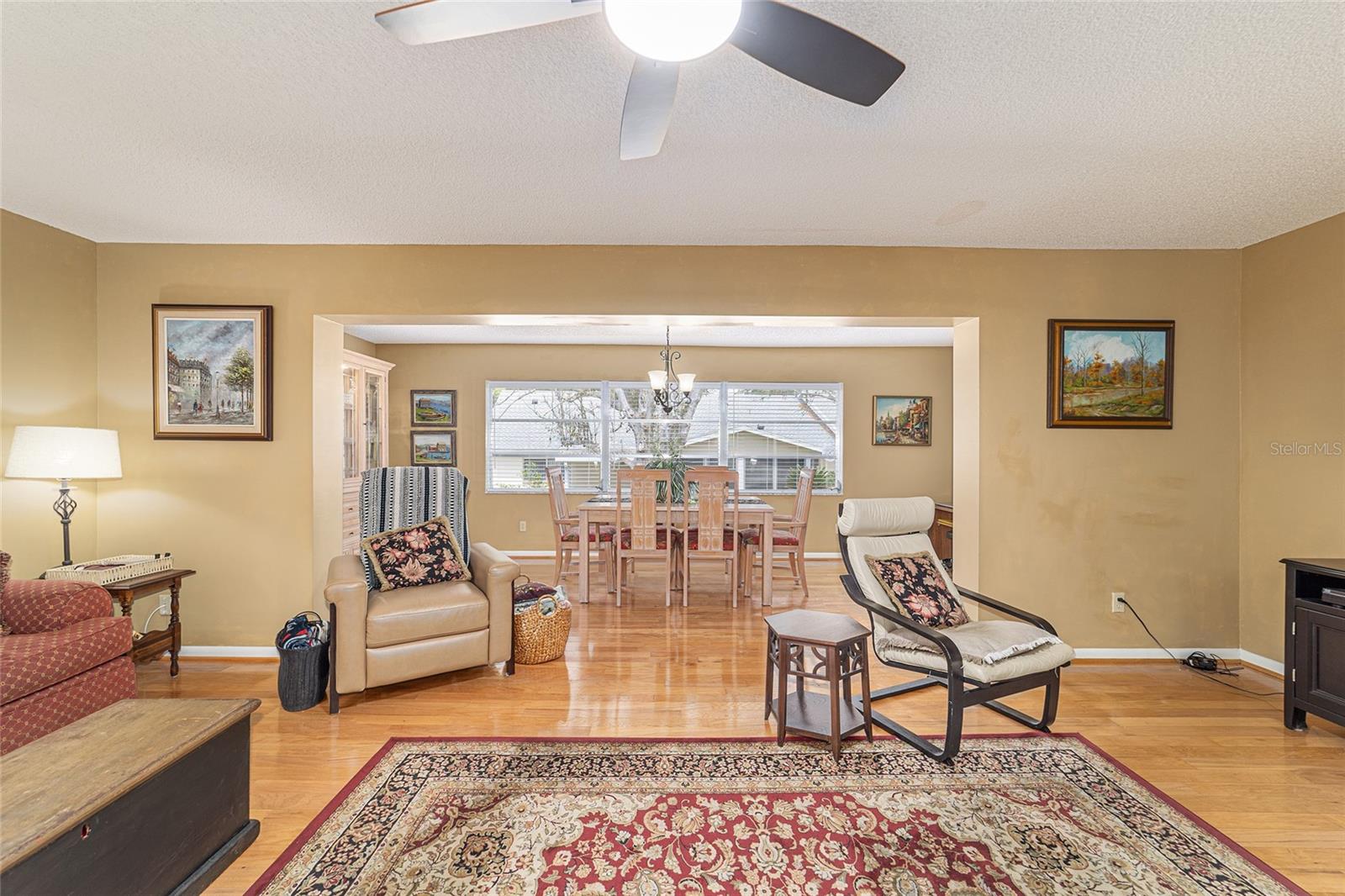 ON TOP OF THE WORLD - Residential