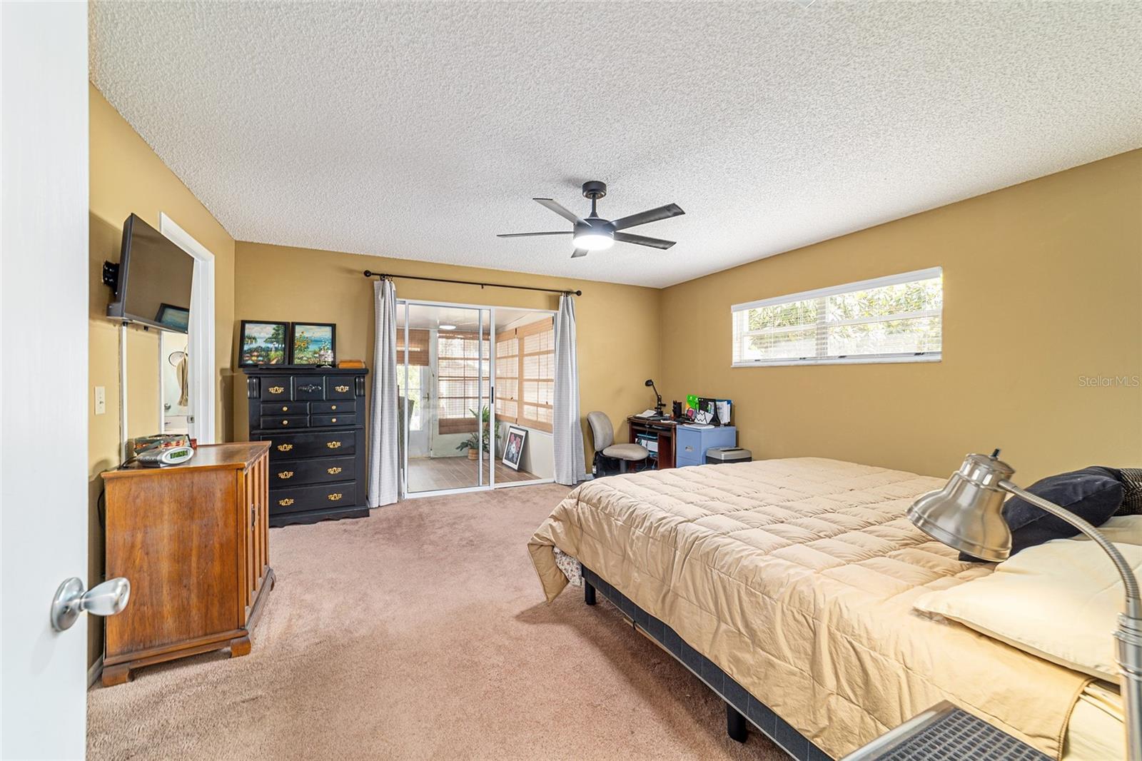 ON TOP OF THE WORLD - Residential