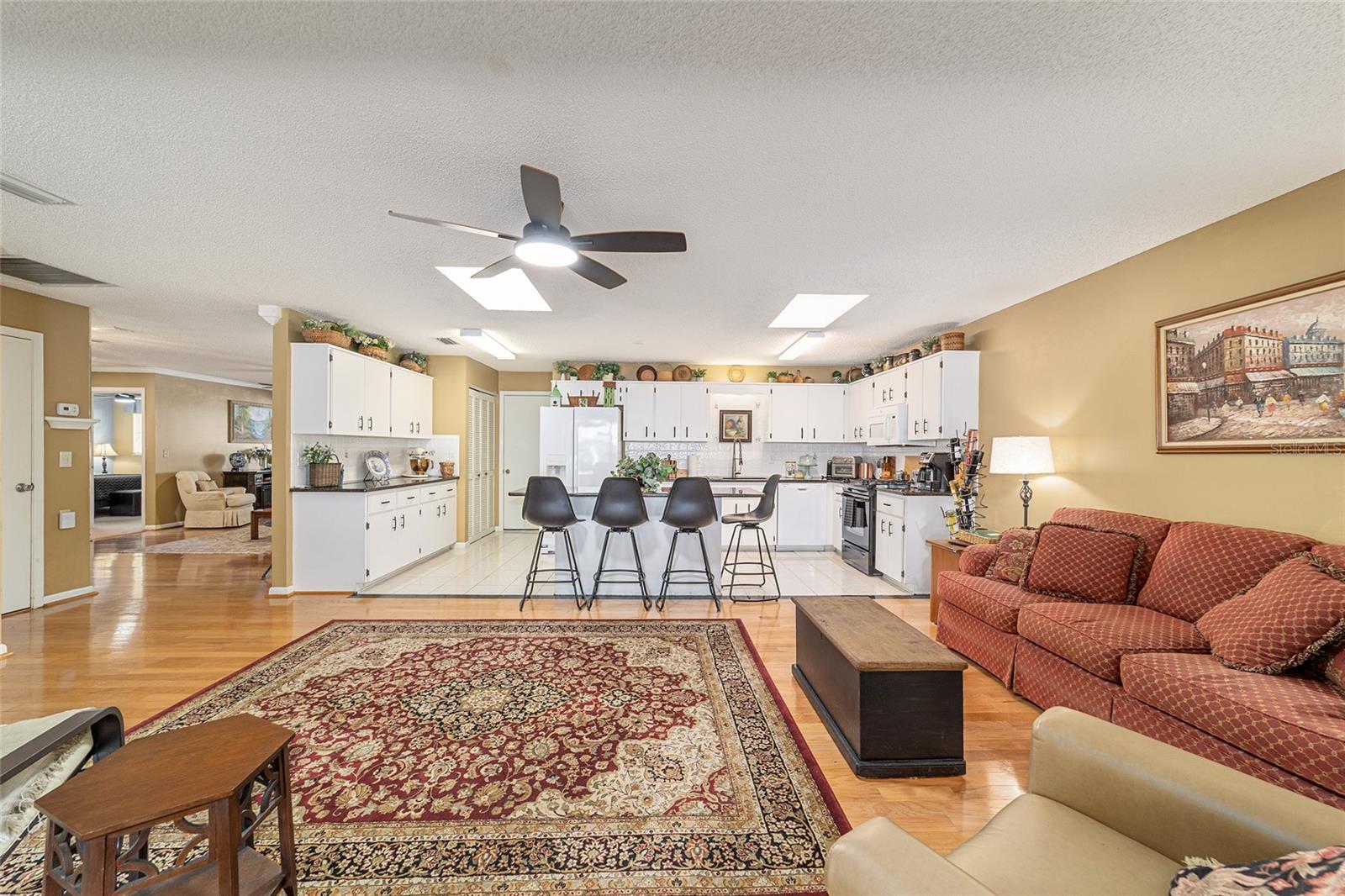 ON TOP OF THE WORLD - Residential