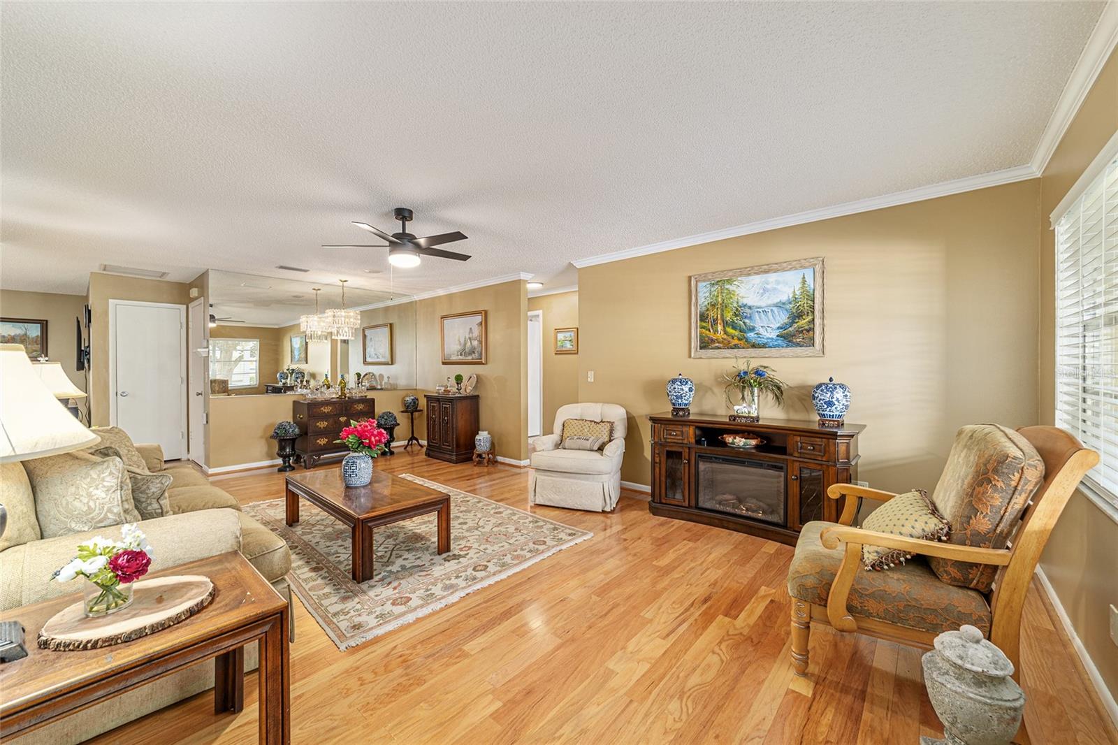 ON TOP OF THE WORLD - Residential