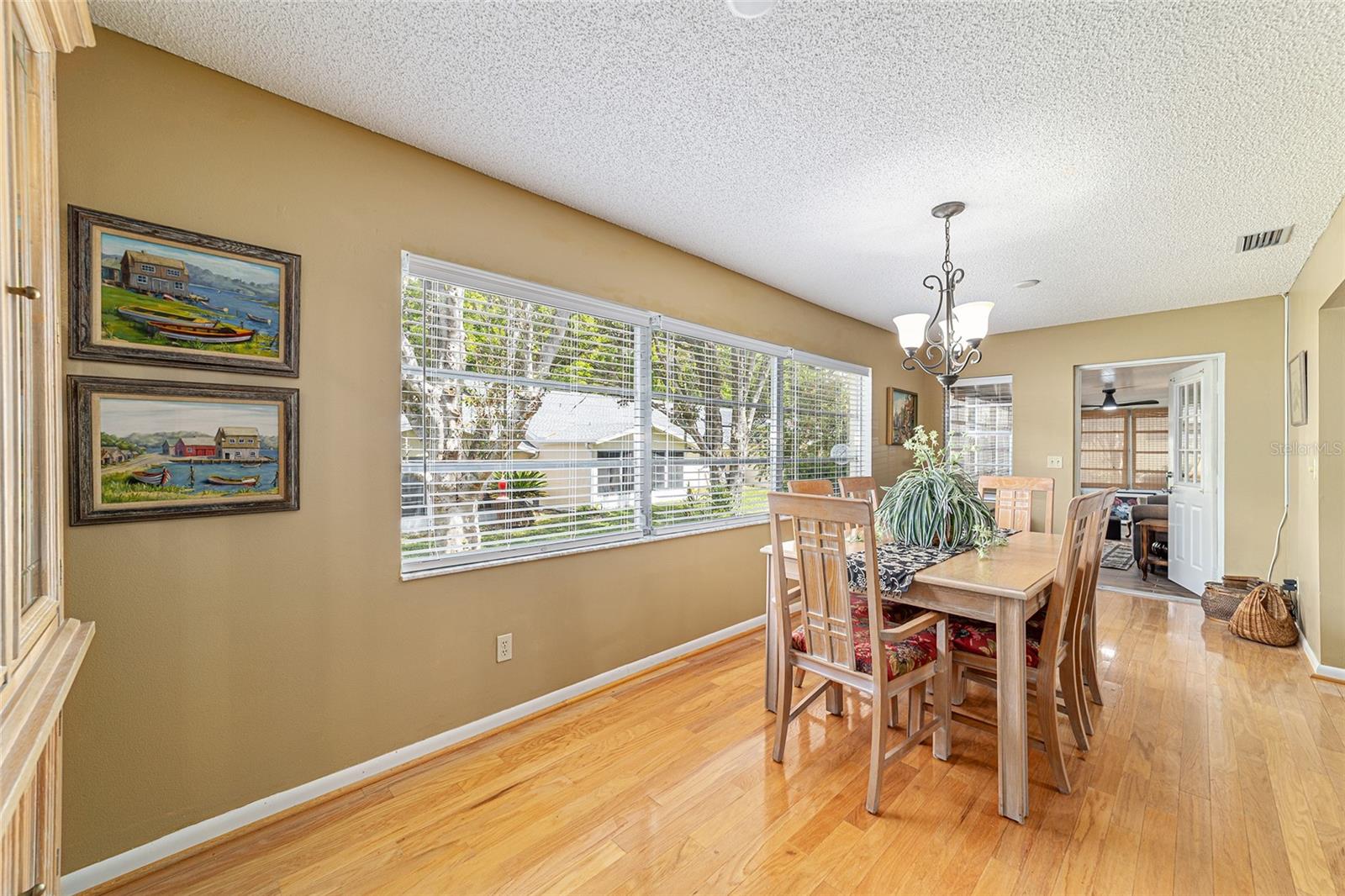 ON TOP OF THE WORLD - Residential