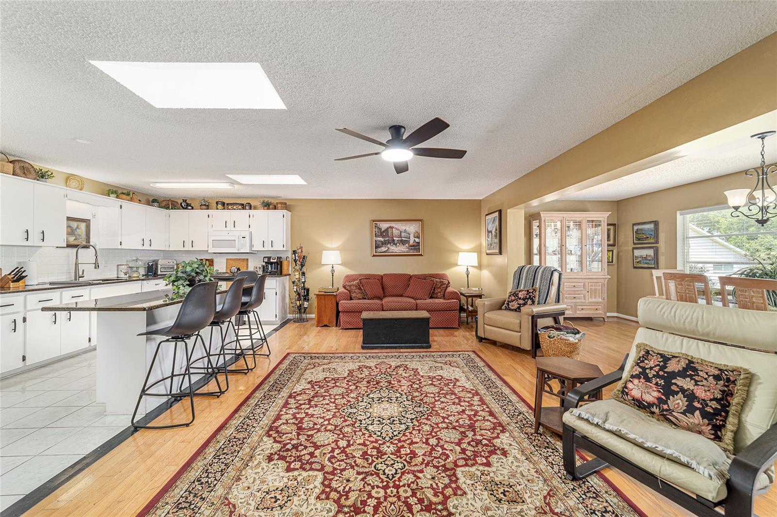 ON TOP OF THE WORLD - Residential