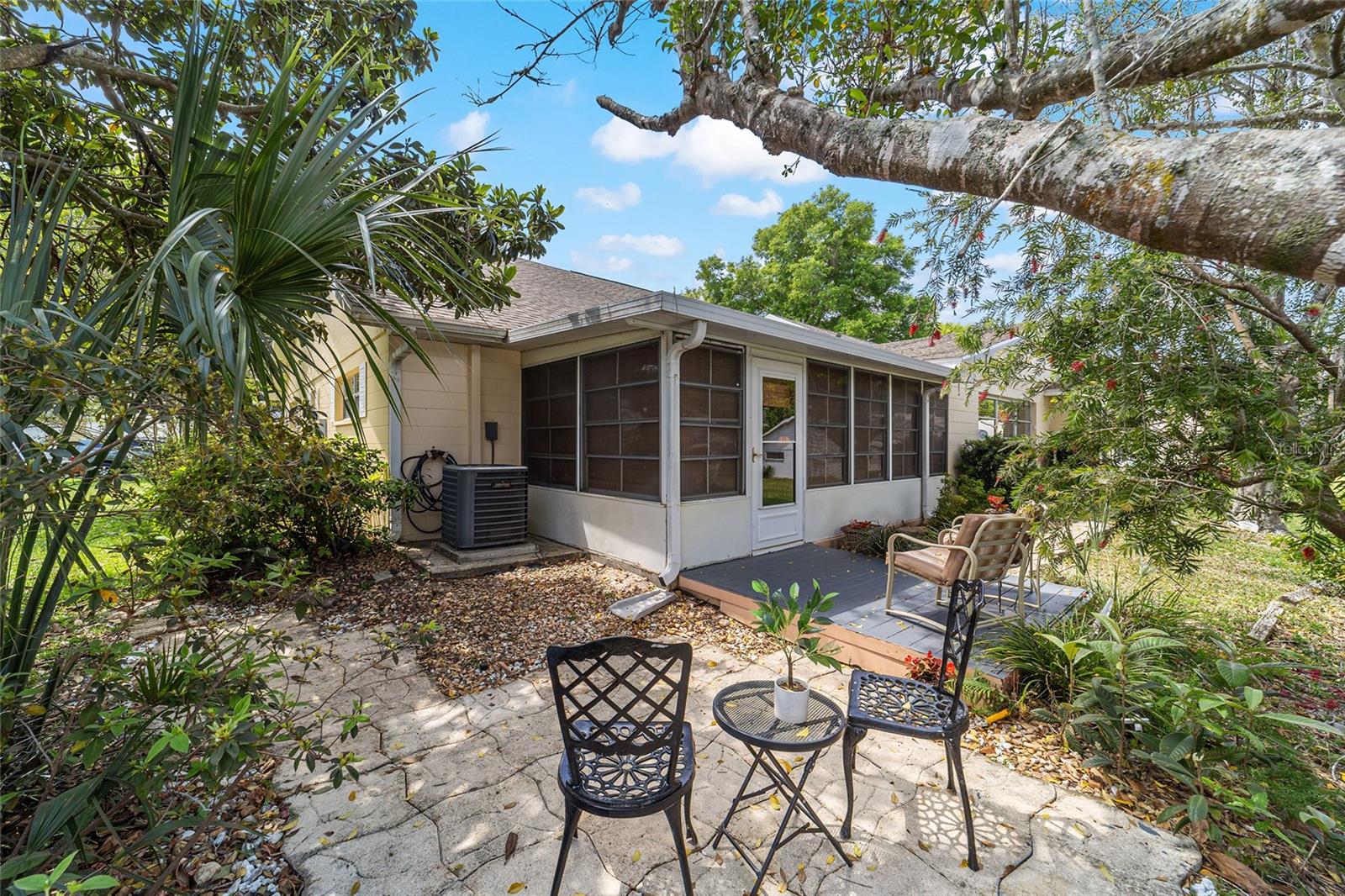 ON TOP OF THE WORLD - Residential