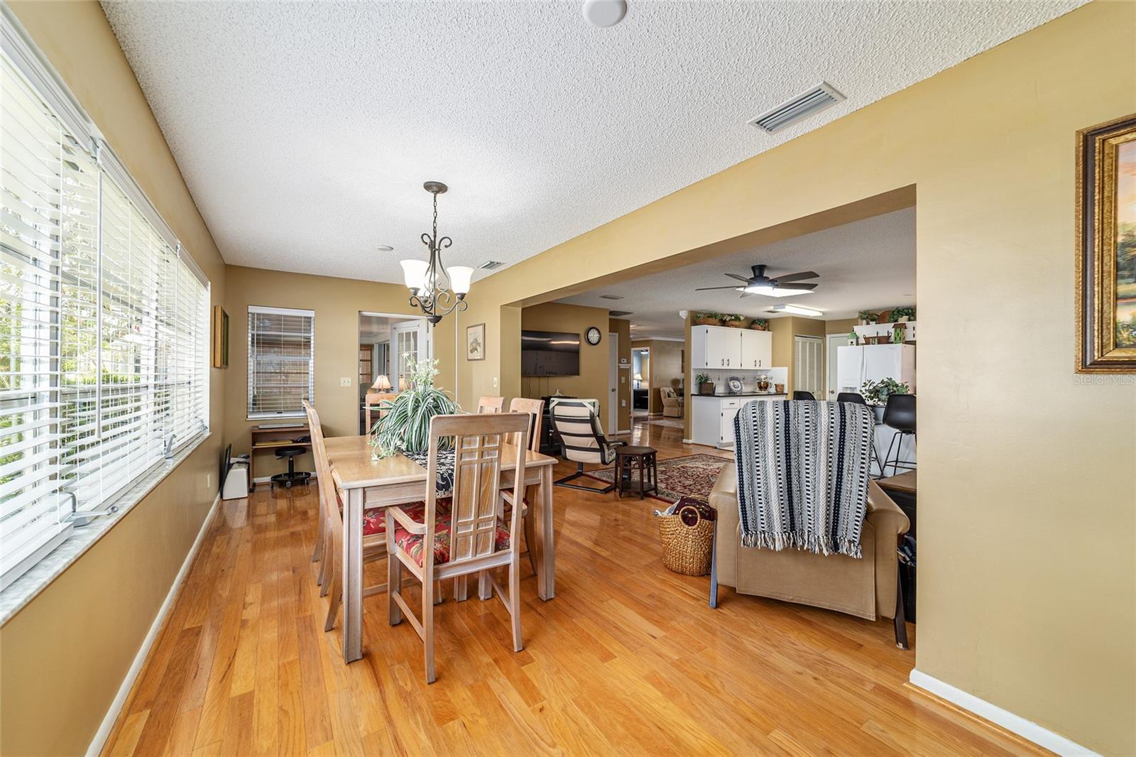 ON TOP OF THE WORLD - Residential