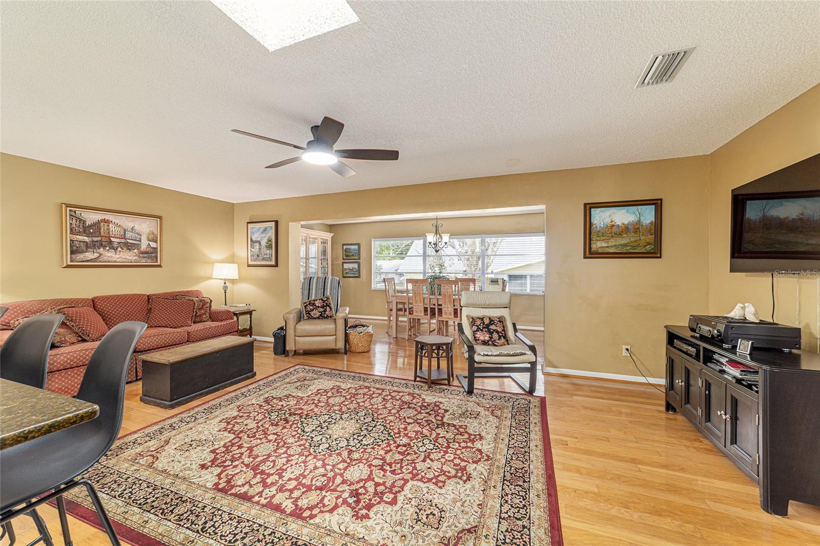 ON TOP OF THE WORLD - Residential