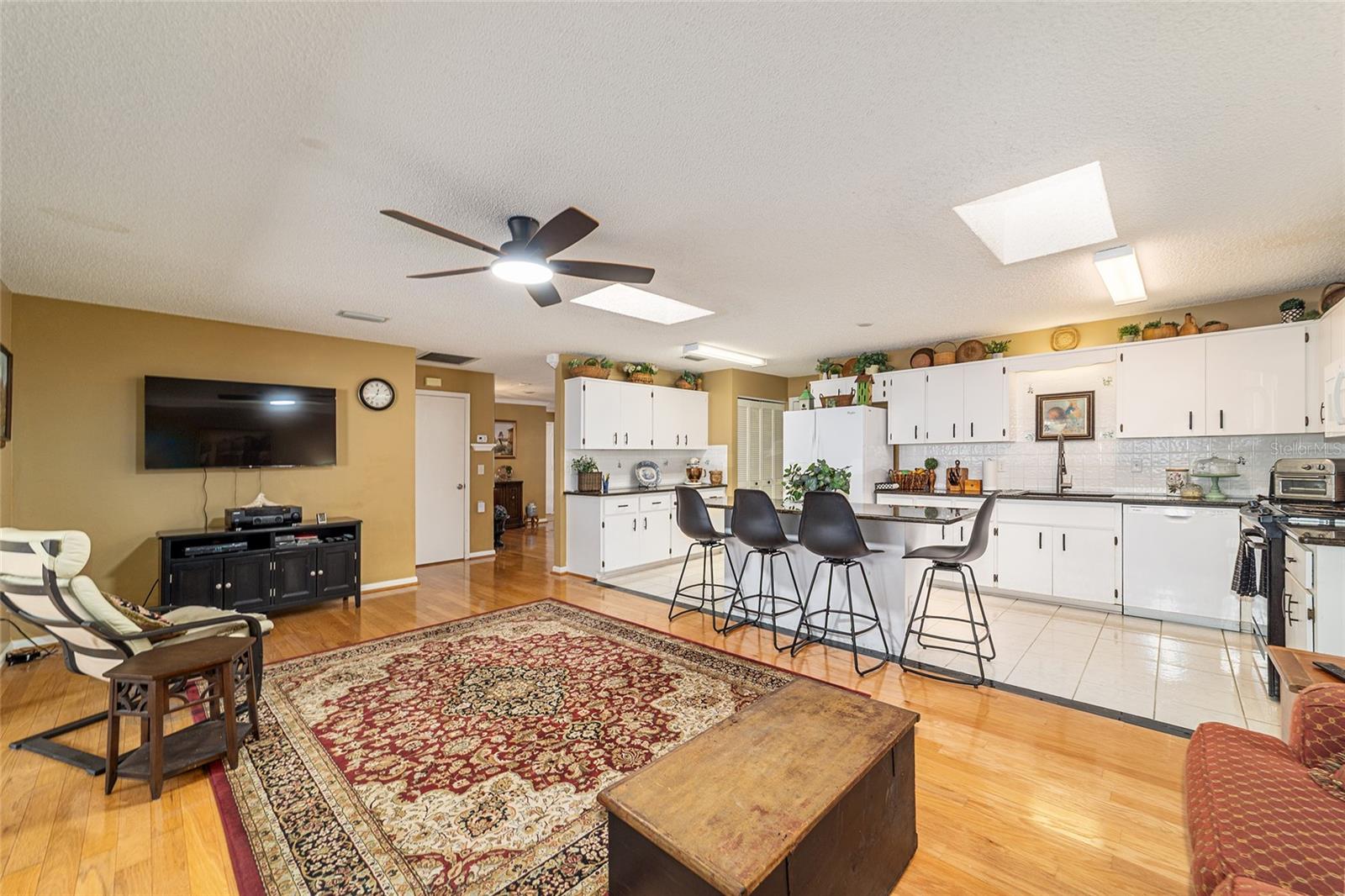 ON TOP OF THE WORLD - Residential