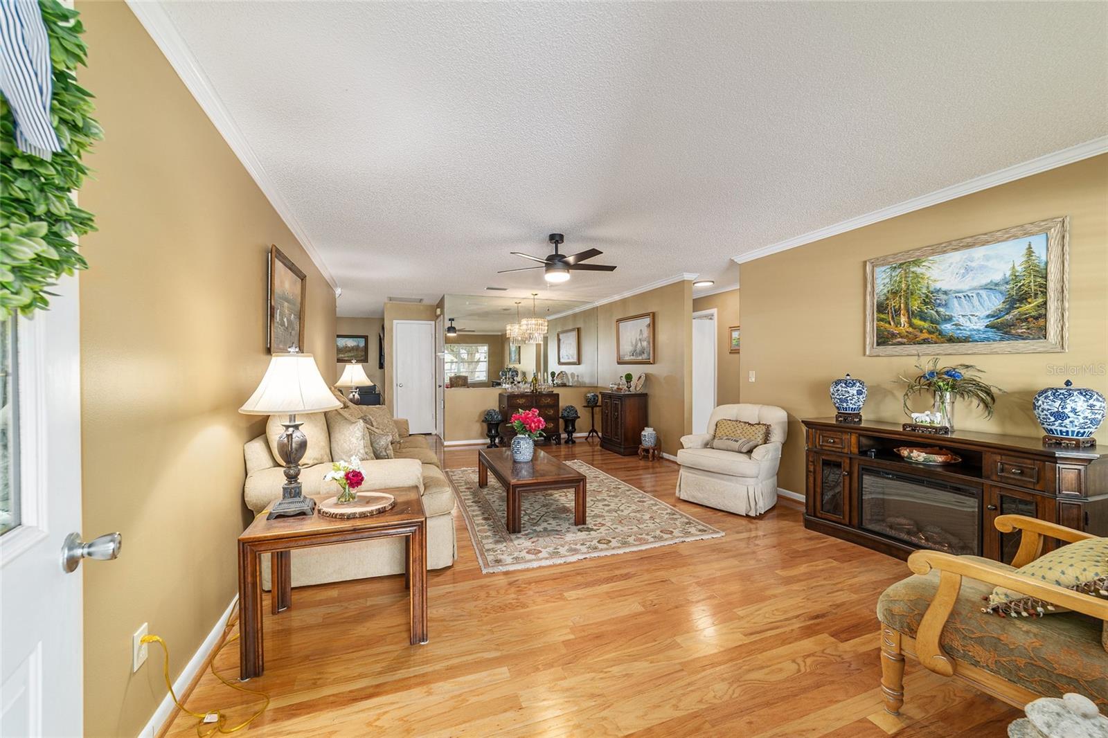 ON TOP OF THE WORLD - Residential