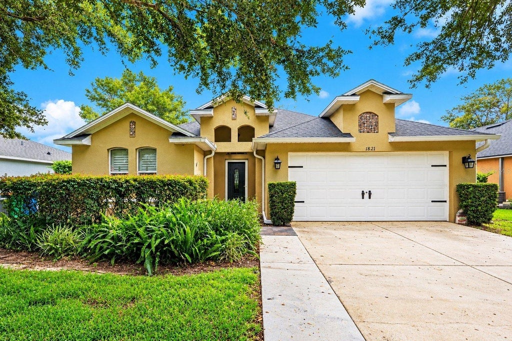 Photo of 1821 Lake Villa Drive, Tavares, FL 32778 (MLS # O6442983)