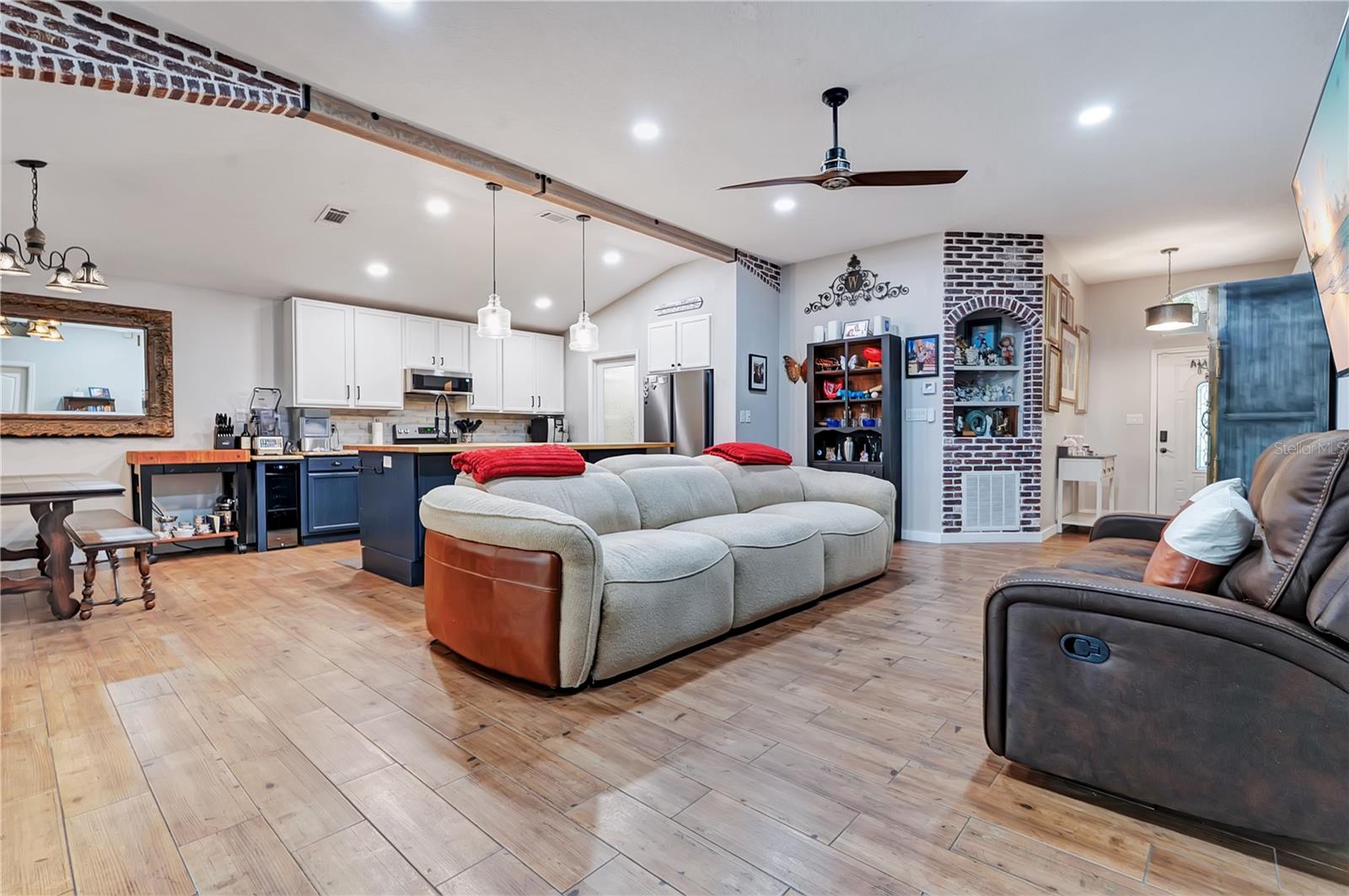 1821 LAKE VILLA DRIVE