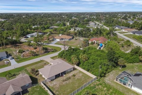 A home in PORT CHARLOTTE