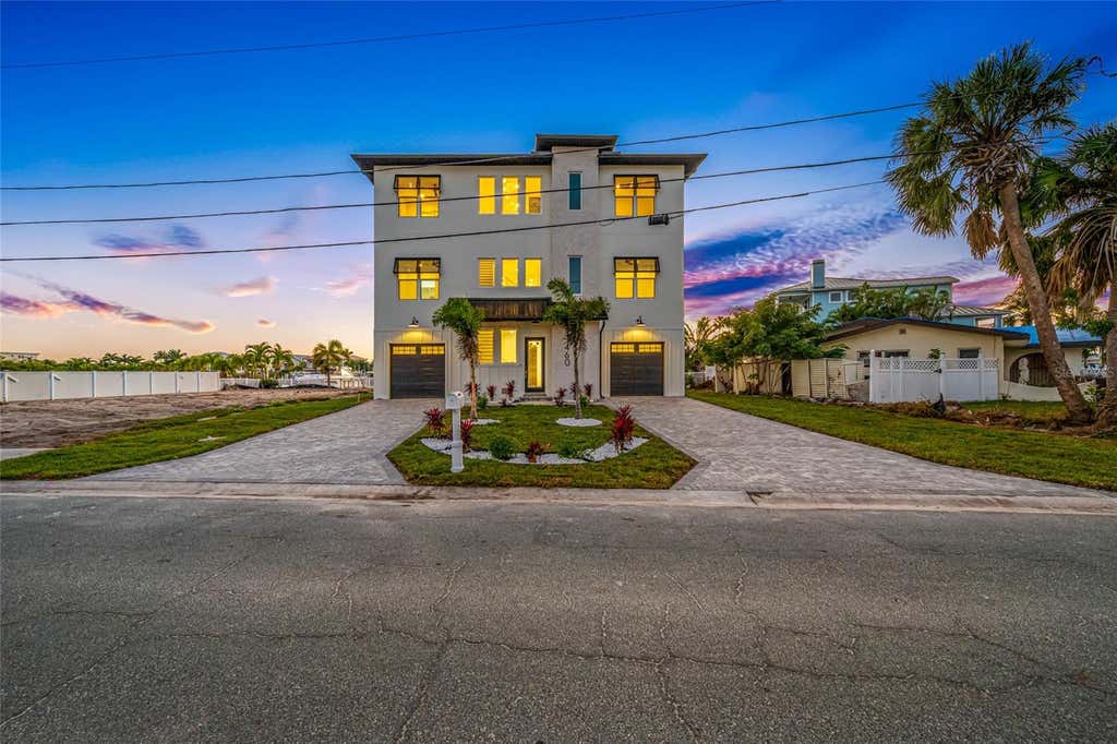 Photo of 11460 7th Street E, Treasure Island, FL 33706 (MLS # TB8514955)
