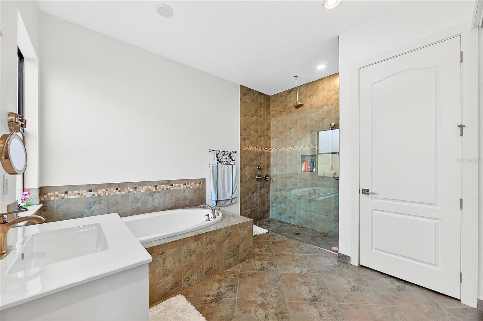 EAGLE CRK PH 1C-2-VLG F - Residential Lease