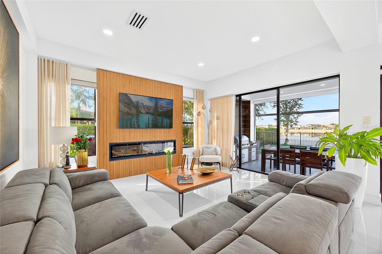 EAGLE CRK PH 1C-2-VLG F - Residential Lease