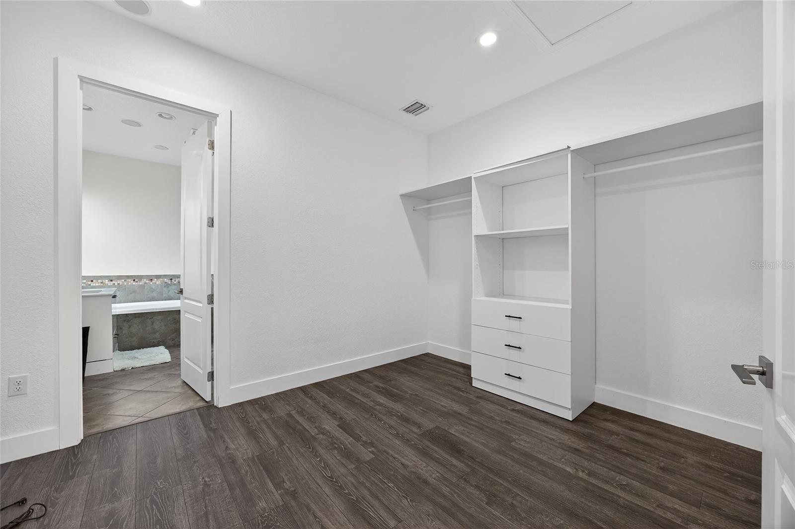 EAGLE CRK PH 1C-2-VLG F - Residential Lease