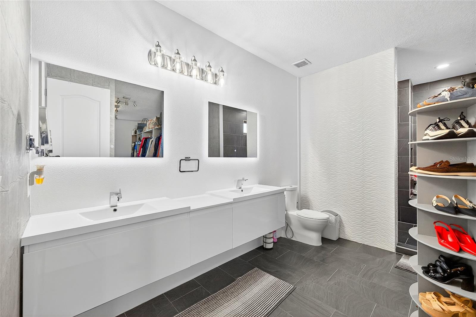 EAGLE CRK PH 1C-2-VLG F - Residential Lease