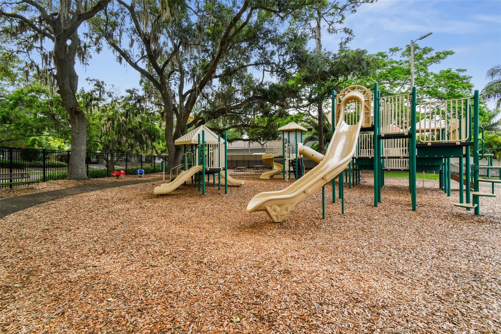 CARROLLWOOD SUB UN 27 - Residential