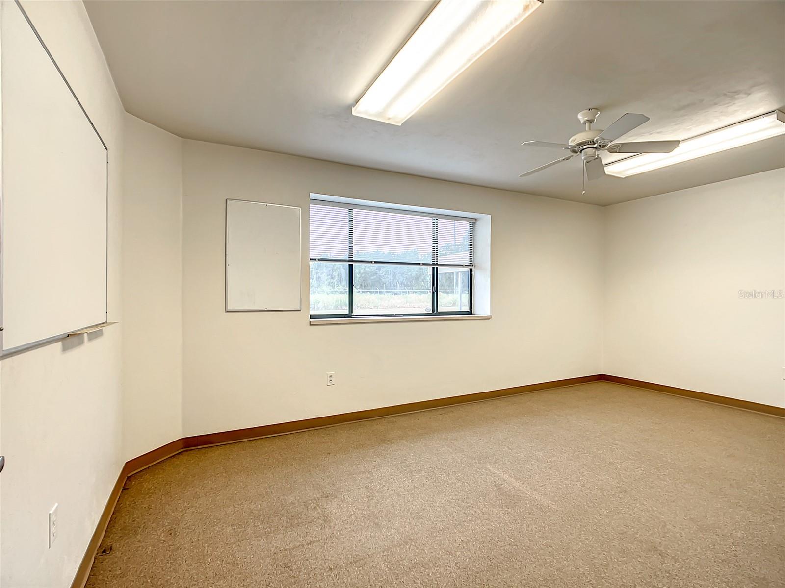 FLORIAN INDUST PARK - Commercial Sale