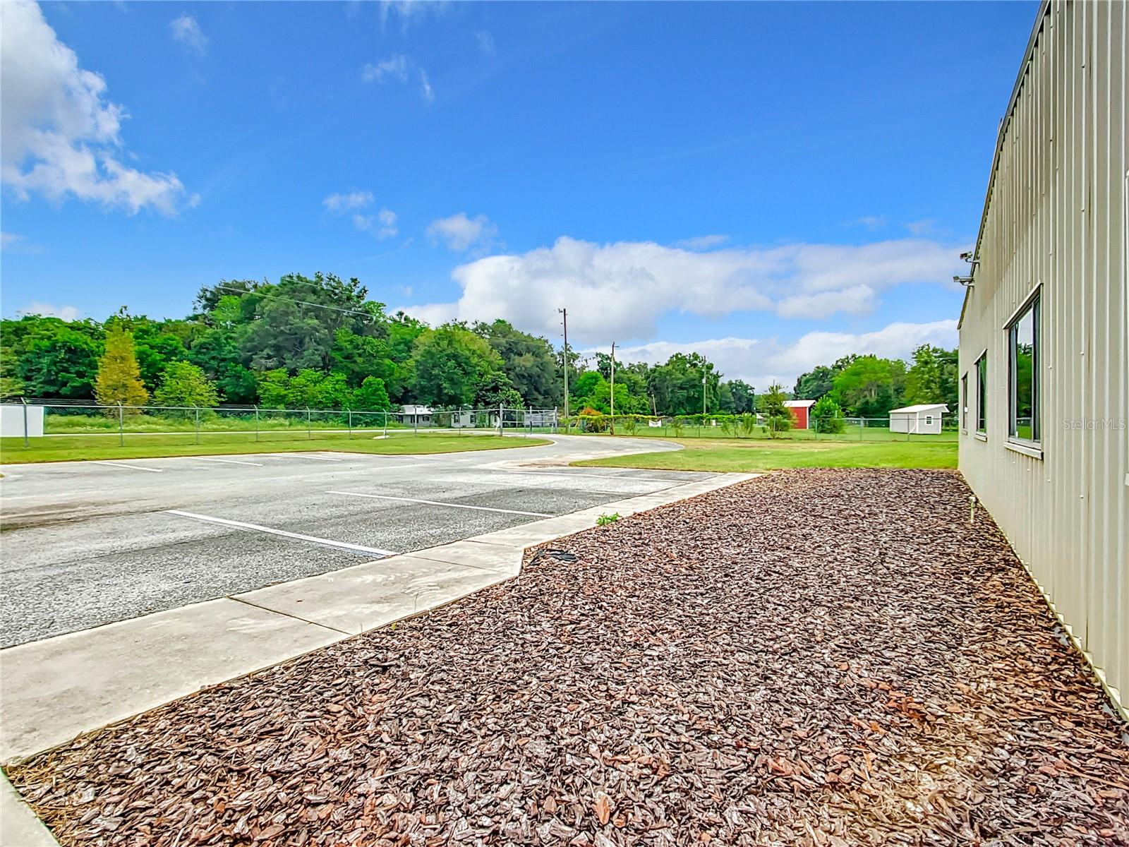 FLORIAN INDUST PARK - Commercial Sale