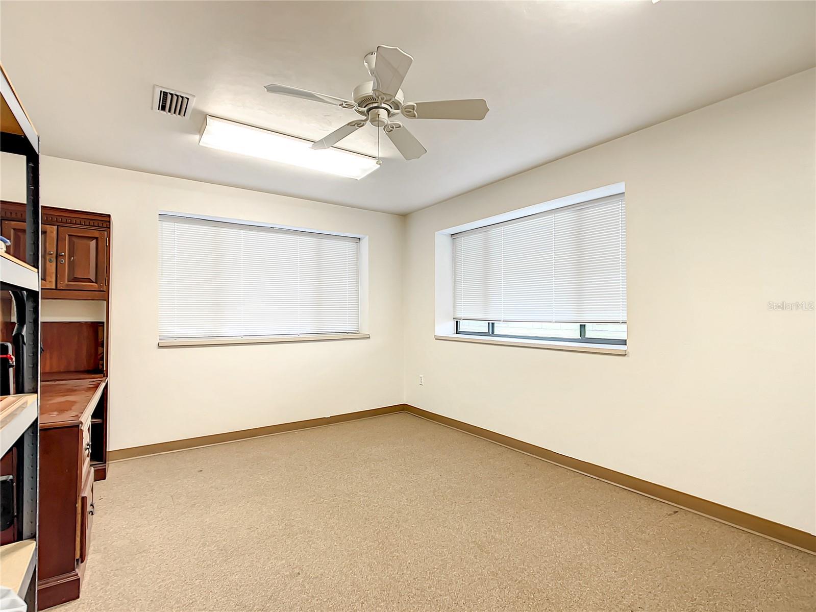 FLORIAN INDUST PARK - Commercial Sale