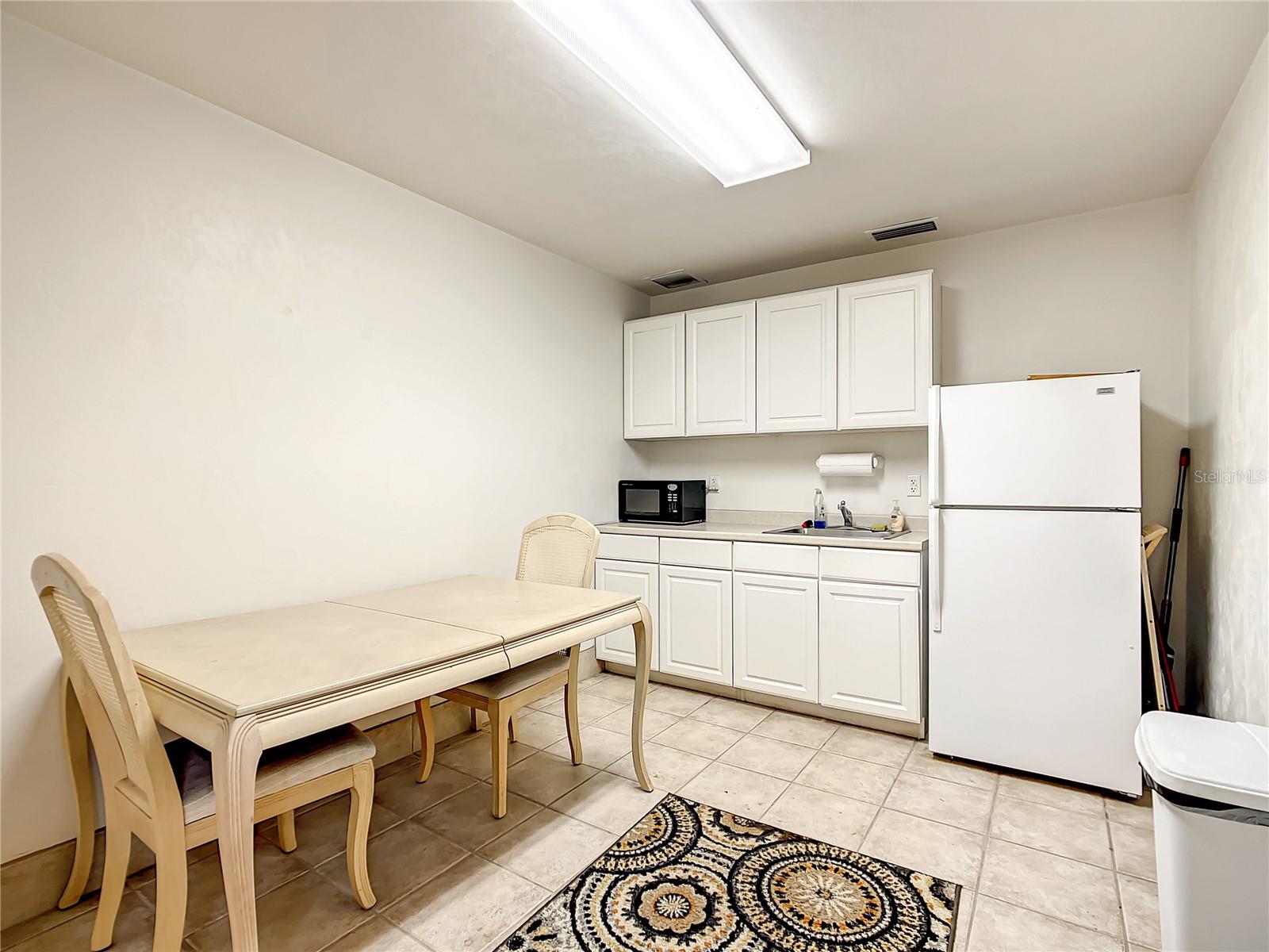 FLORIAN INDUST PARK - Commercial Sale