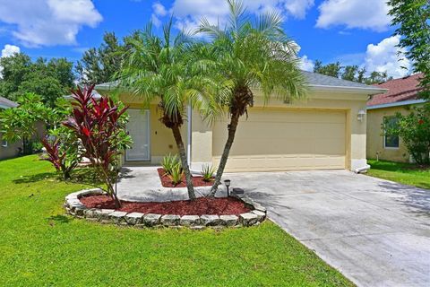 A home in PALMETTO