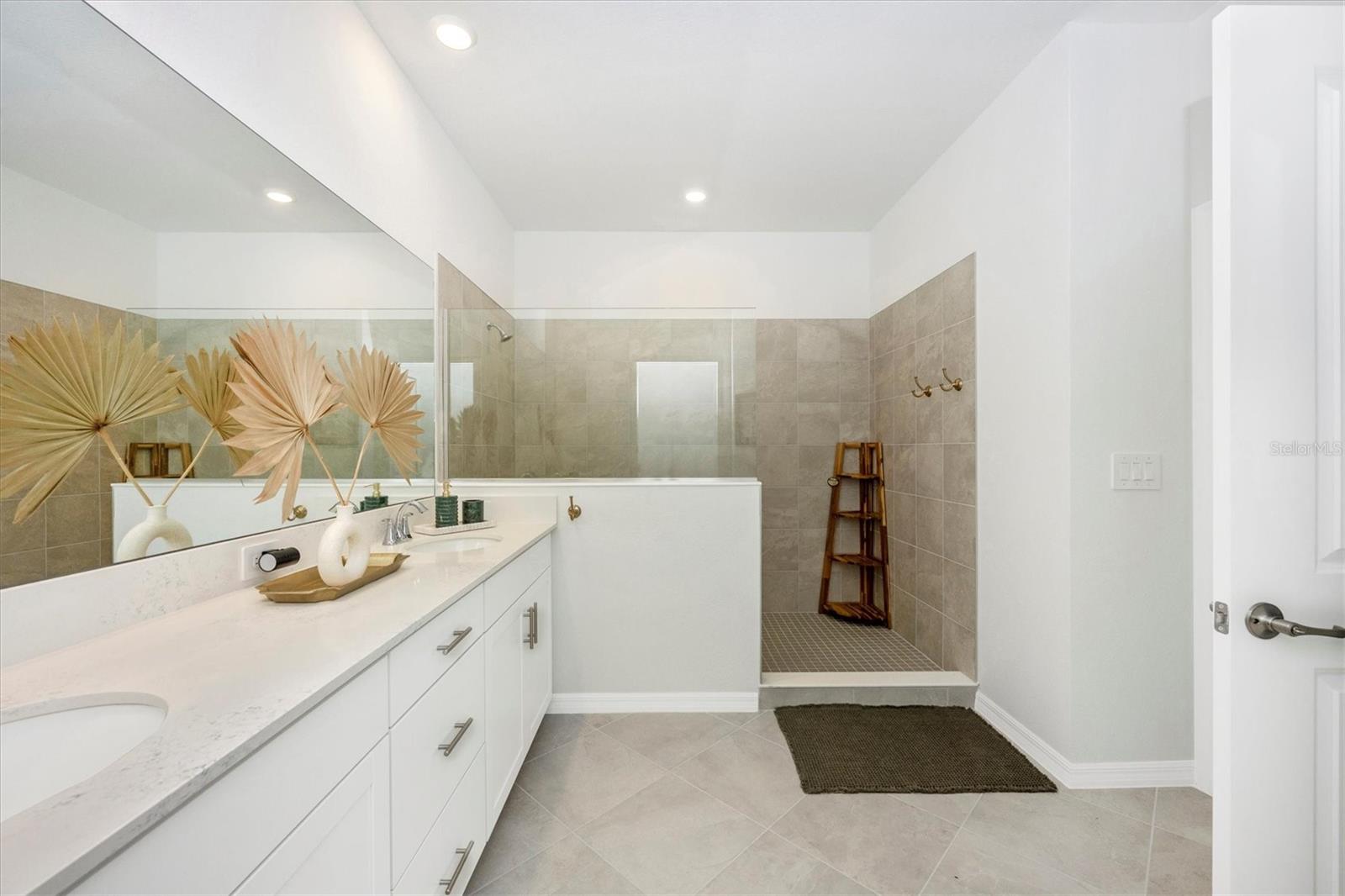 WELLEN PARK GOLF & COUNTRY CLUB - Residential Lease