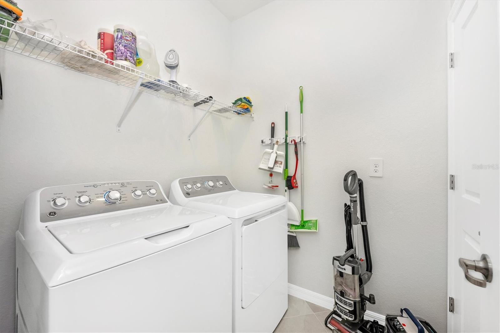 WELLEN PARK GOLF & COUNTRY CLUB - Residential Lease