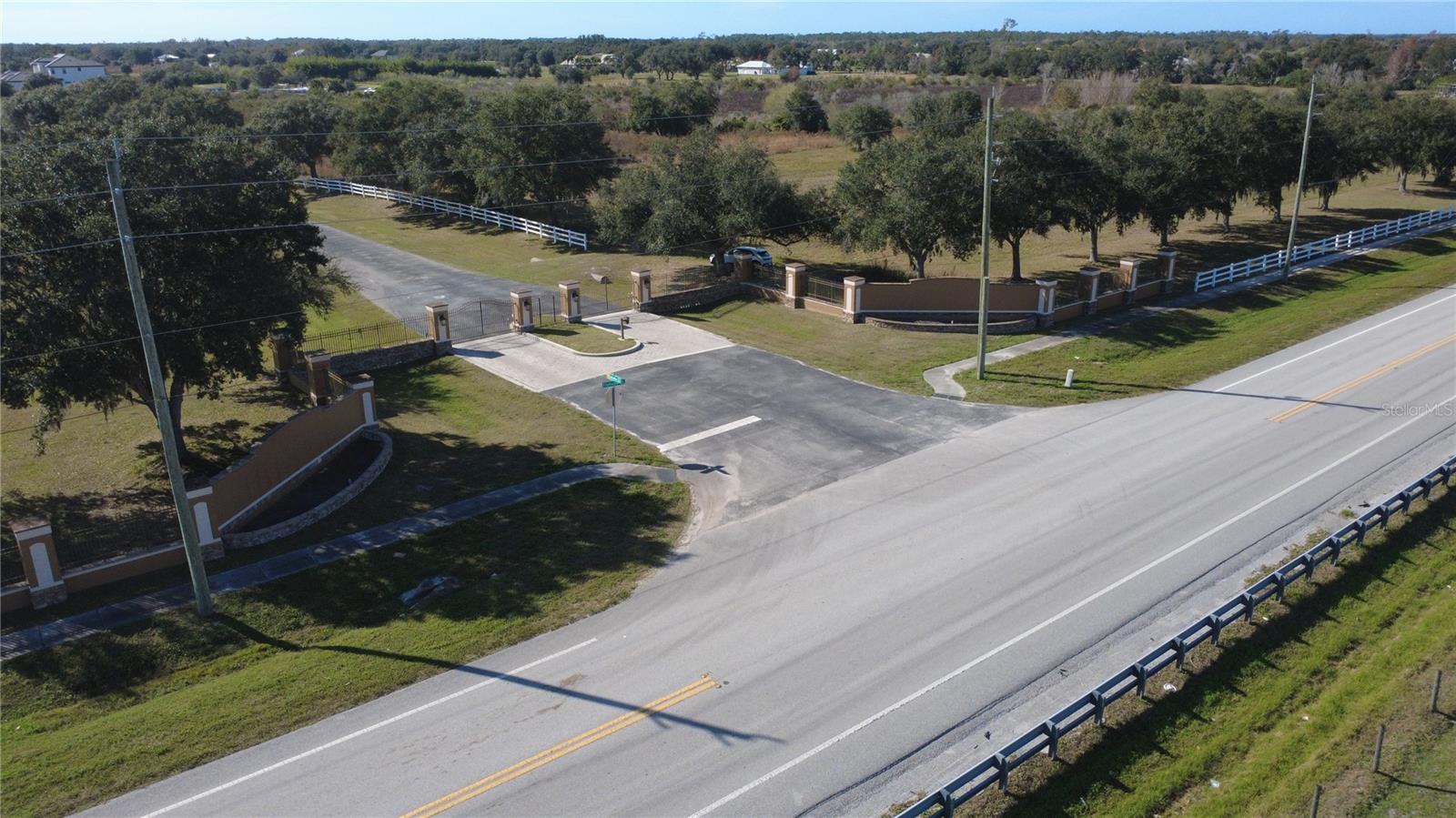 CASA DI COMPAGNI - Land