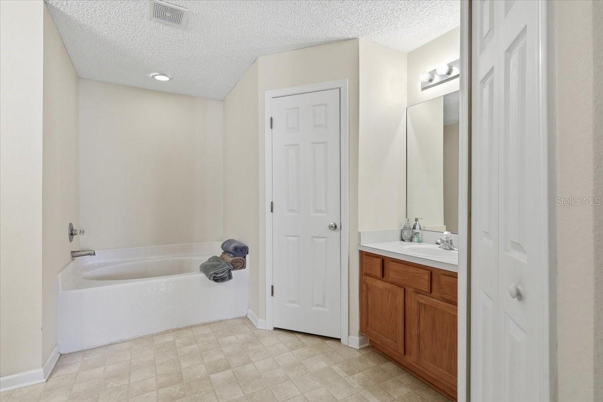 QUAIL HOLLOW - Residential