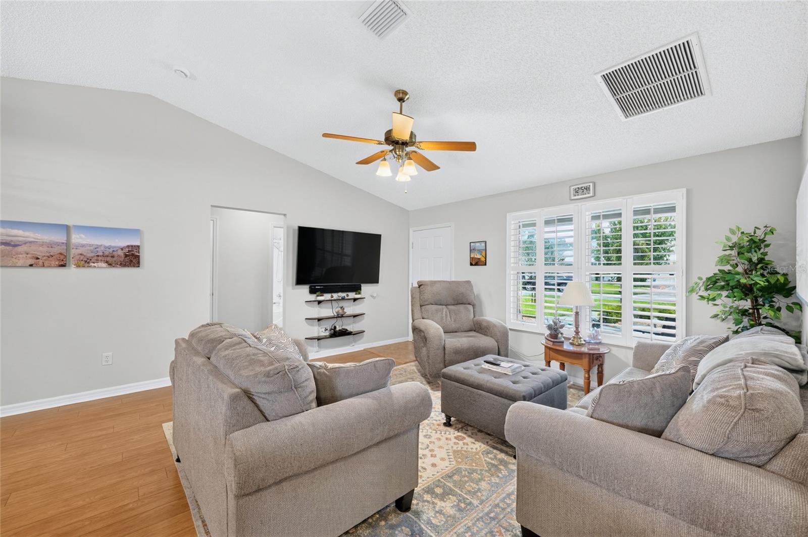 954 BARRYMOORE LOOP