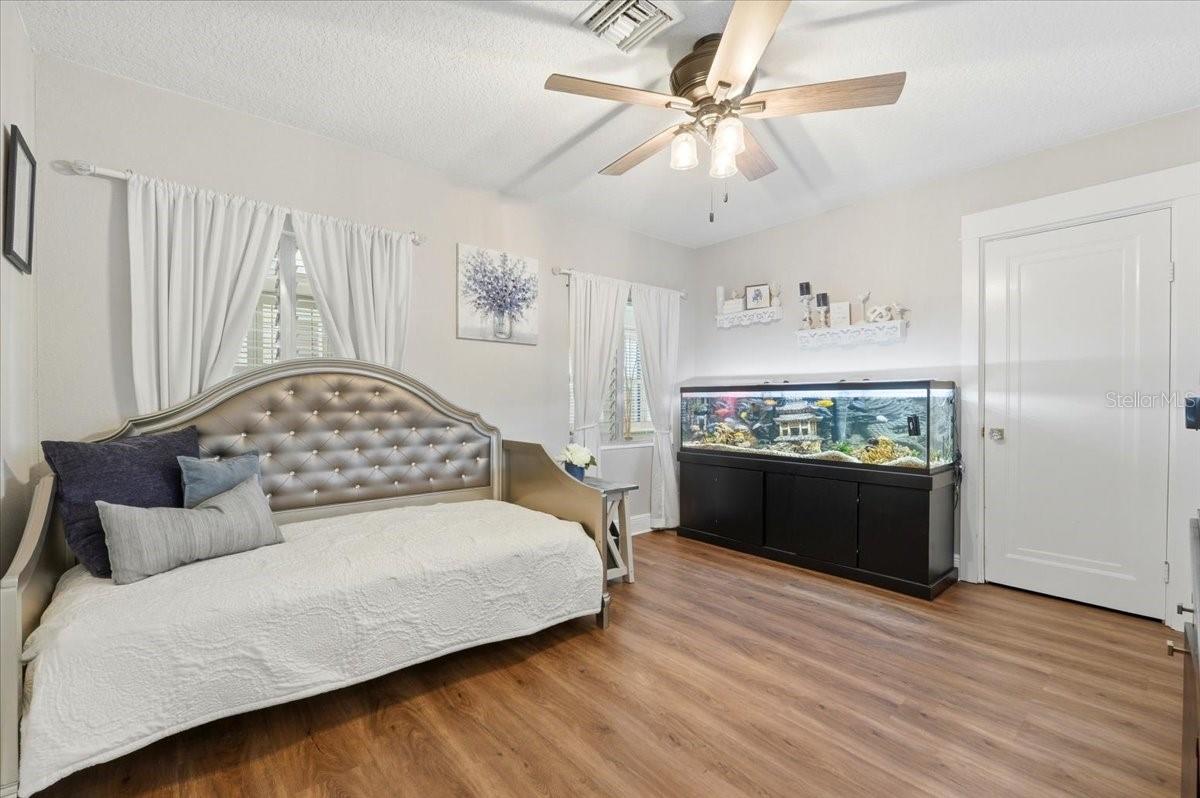 ANDERSONS U S G - Residential