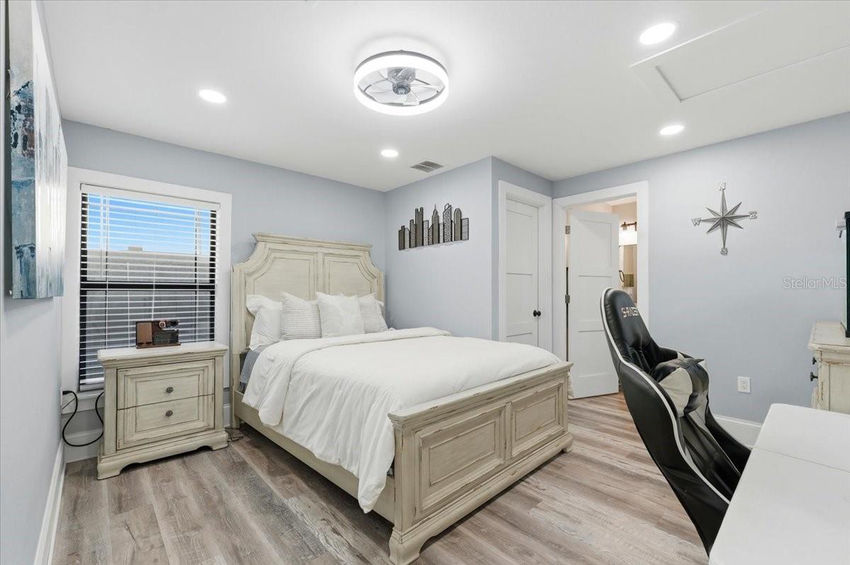 ANDERSONS U S G - Residential