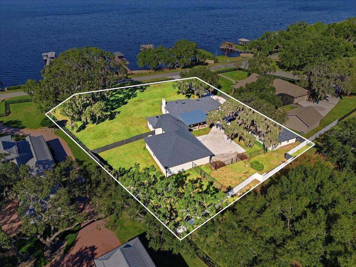 12434 LAKESHORE DRIVE