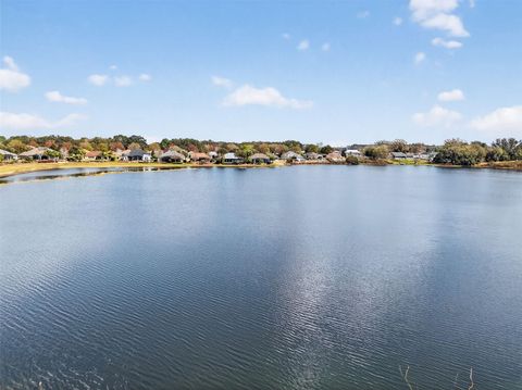 Tiny photo for 8124 Bridgeport Bay Circle, Mount Dora, FL 32757 (MLS # G5108991)