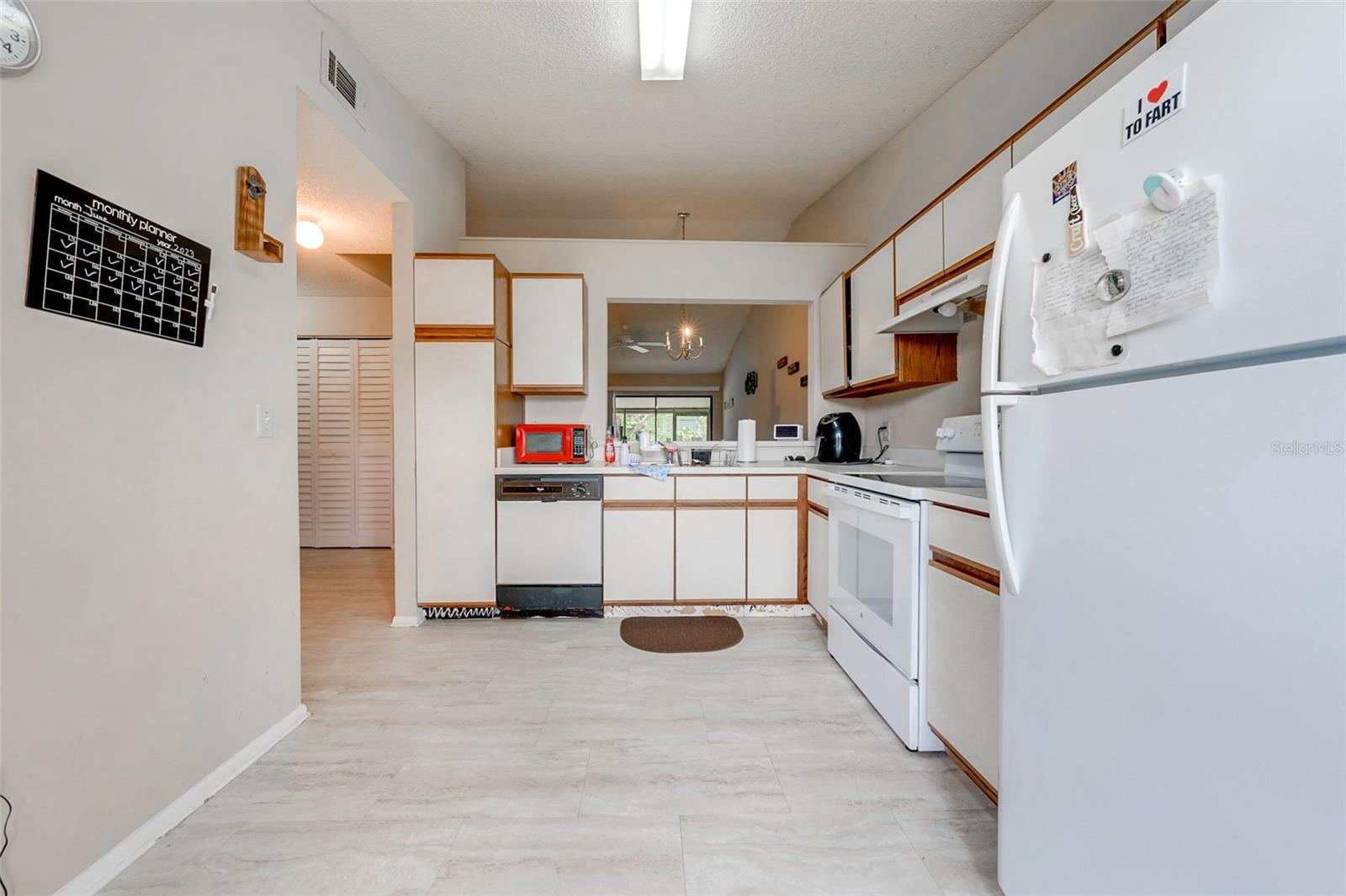 2904 SQUIRE OAK COURT