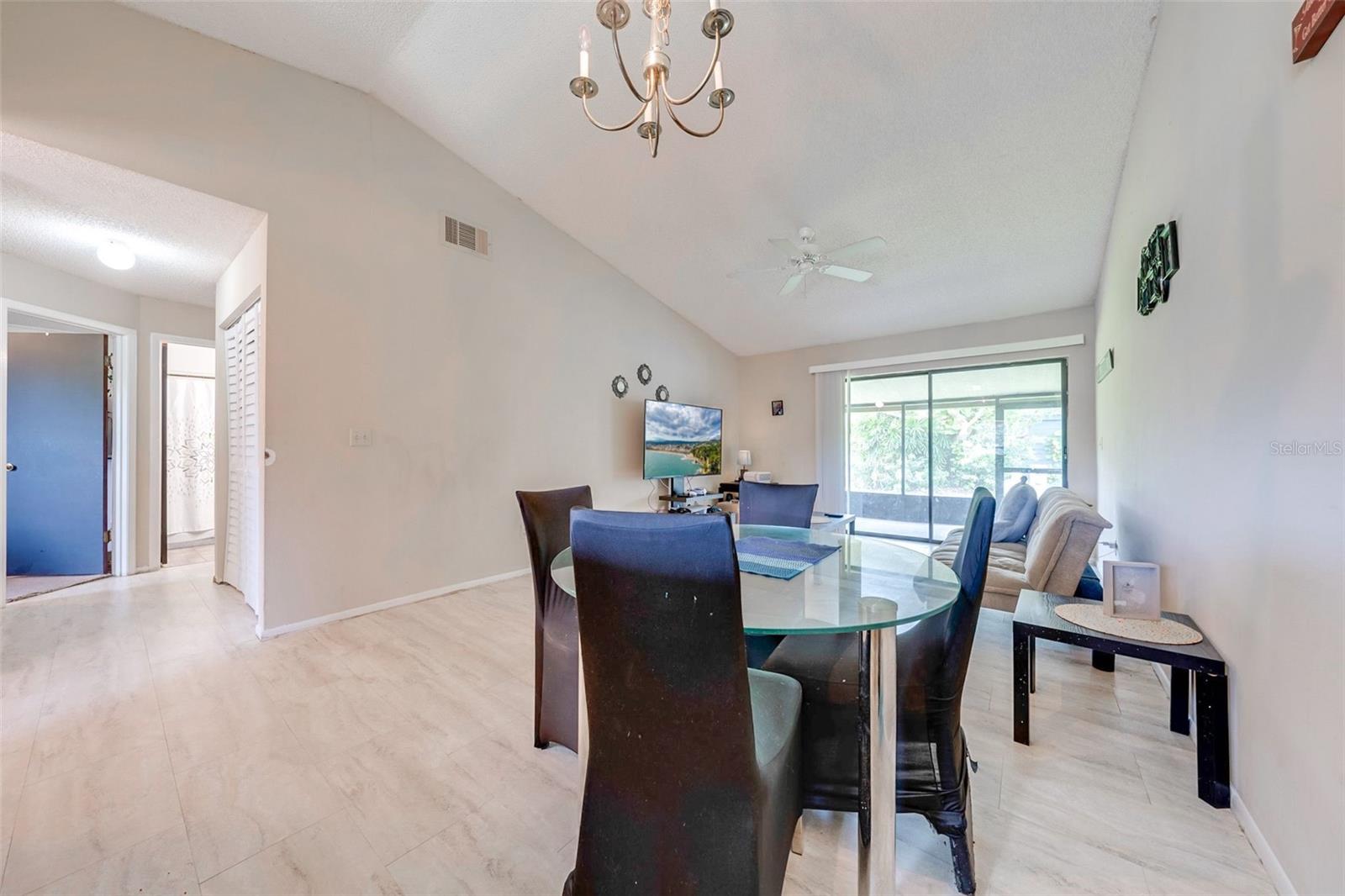 2904 SQUIRE OAK COURT