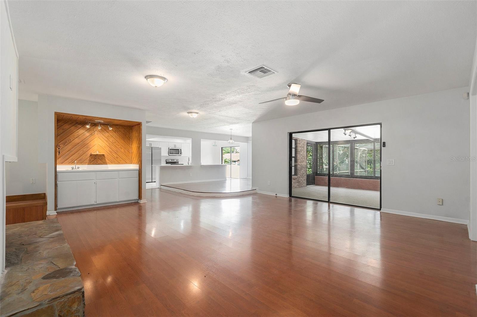 BUCKHORN GOLF CLUB ESTATES PHA - Residential Lease